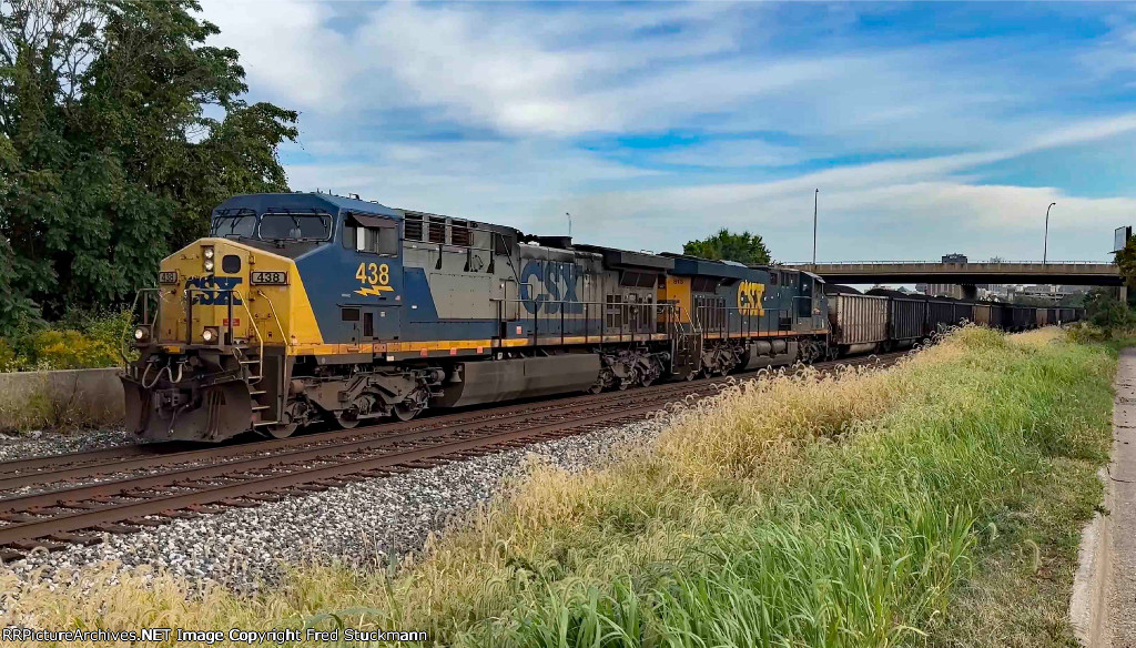 CSX 438 leads C640 west.